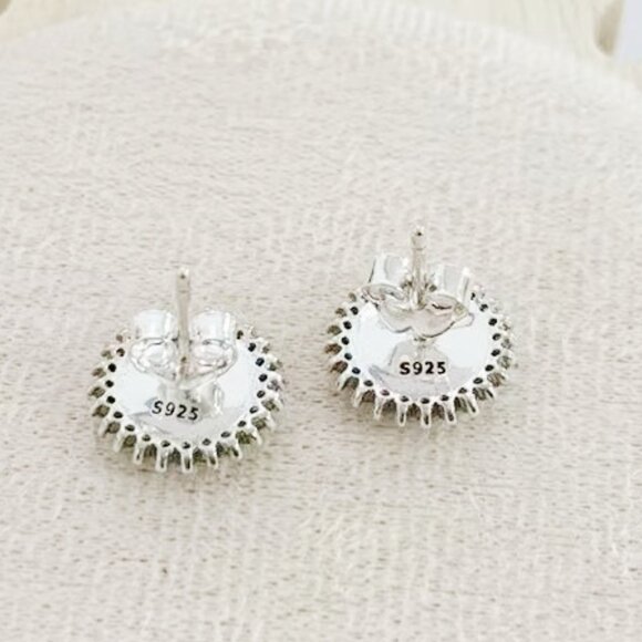 Kansas City Chiefs Football Arrowhead Earrings S925 Sterling Silver Stud Earring - Picture 3 of 3